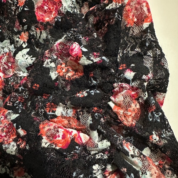 EUC Almost Famous lace top size S - Picture 4 of 6